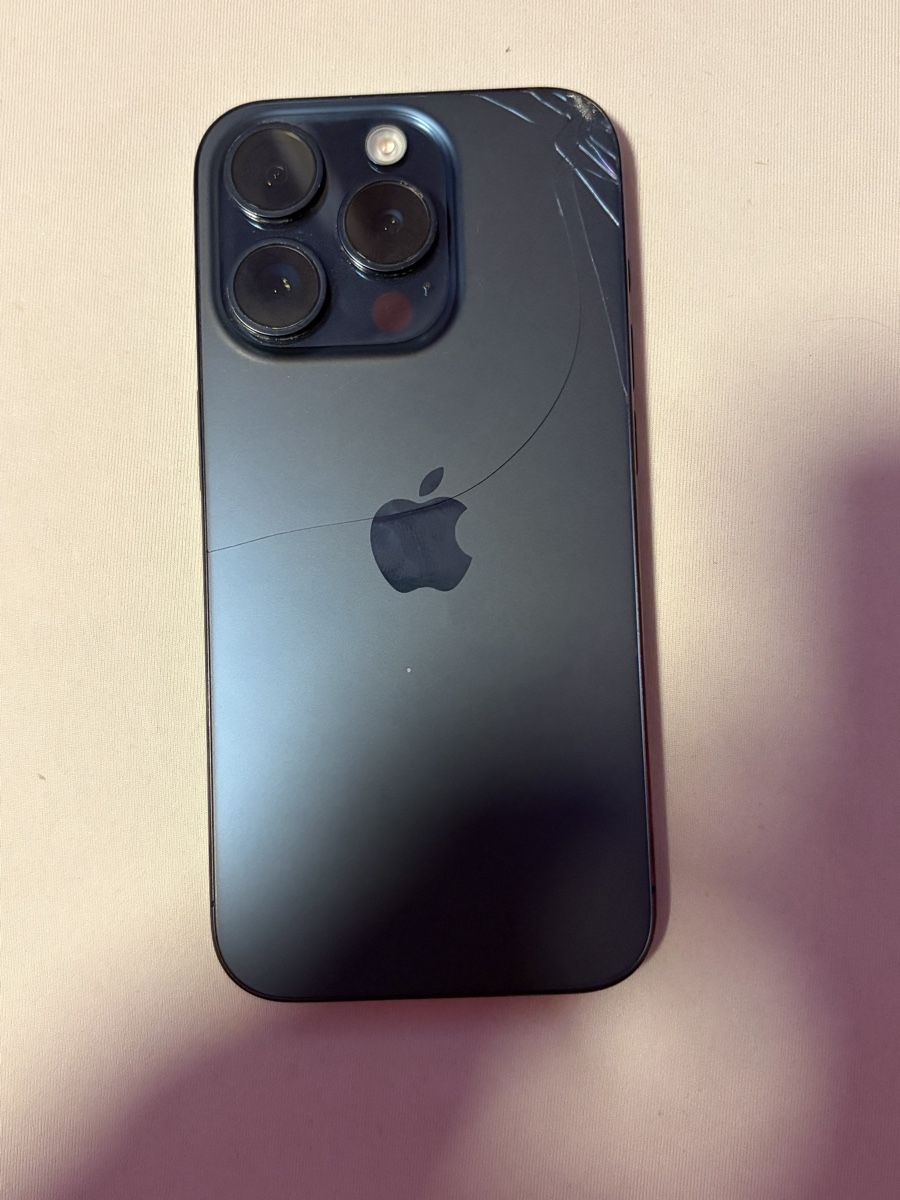 Apple Telefoni cellulari / Smartphones: Iphone 15 Pro – Usato da Gams venduto da luc_9j9f