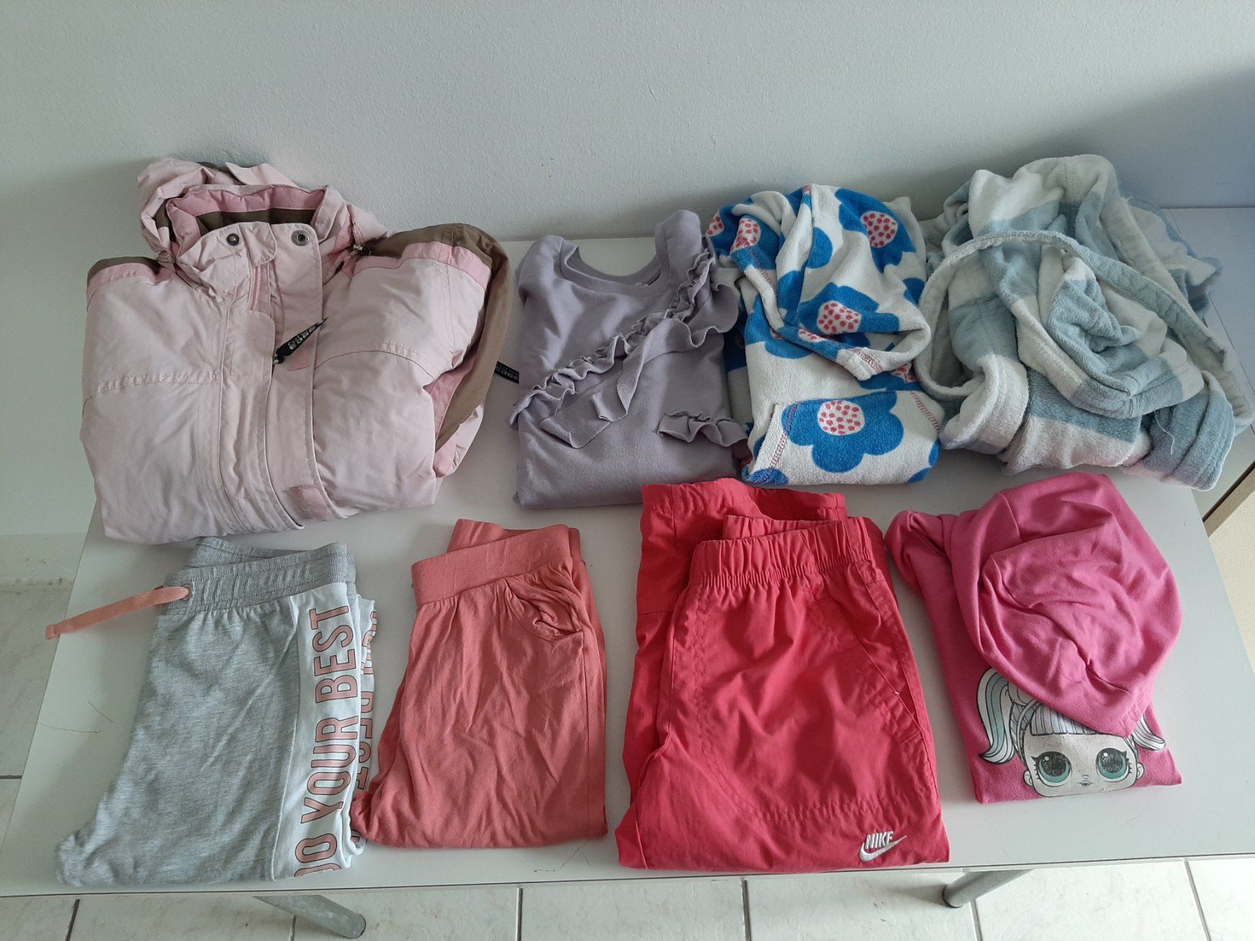 Lotti & Set di vestiti: Kleiderpaket gr 128 – Usato da Brissago venduto da lucabell