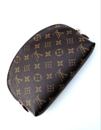 LOUIS VUITTON Pochette Cosmétique