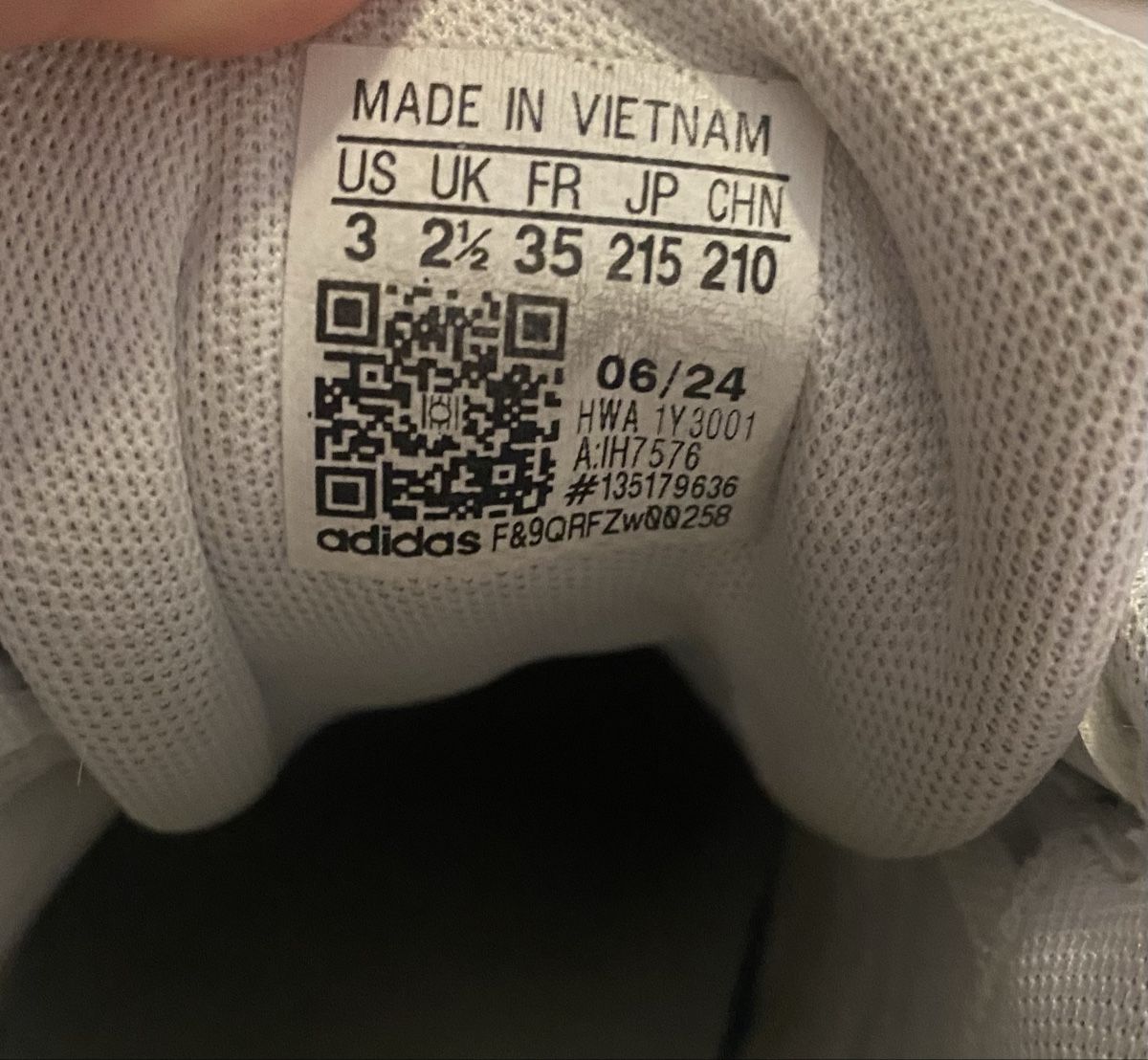 Adidas Chaussures garçon: Adidas Star war 35 – D'occasion à Le Noirmont par Chreeba 4