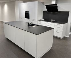 921 Geräumige Ausstellungsküche mit Siemens Geräte