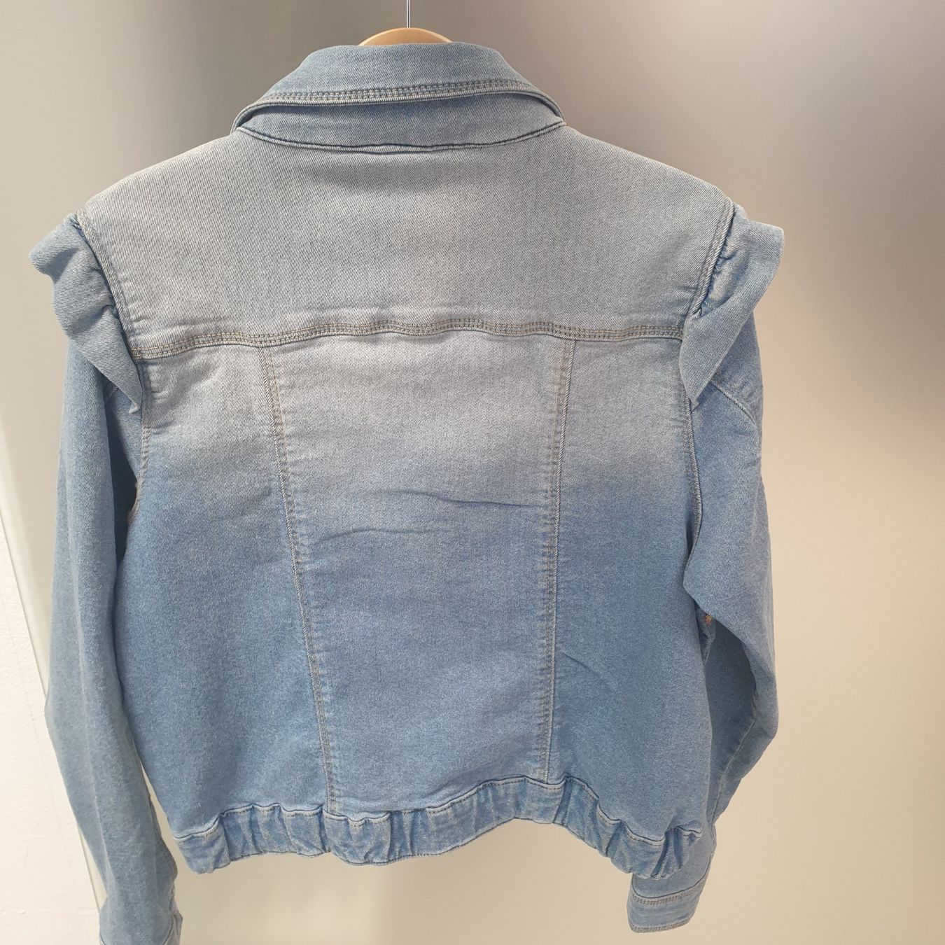 Giacche & Cappotti: Mädchen Jeansjacke – Nuovo (secondo la descrizione) da Zofingen venduto da siana.m 1