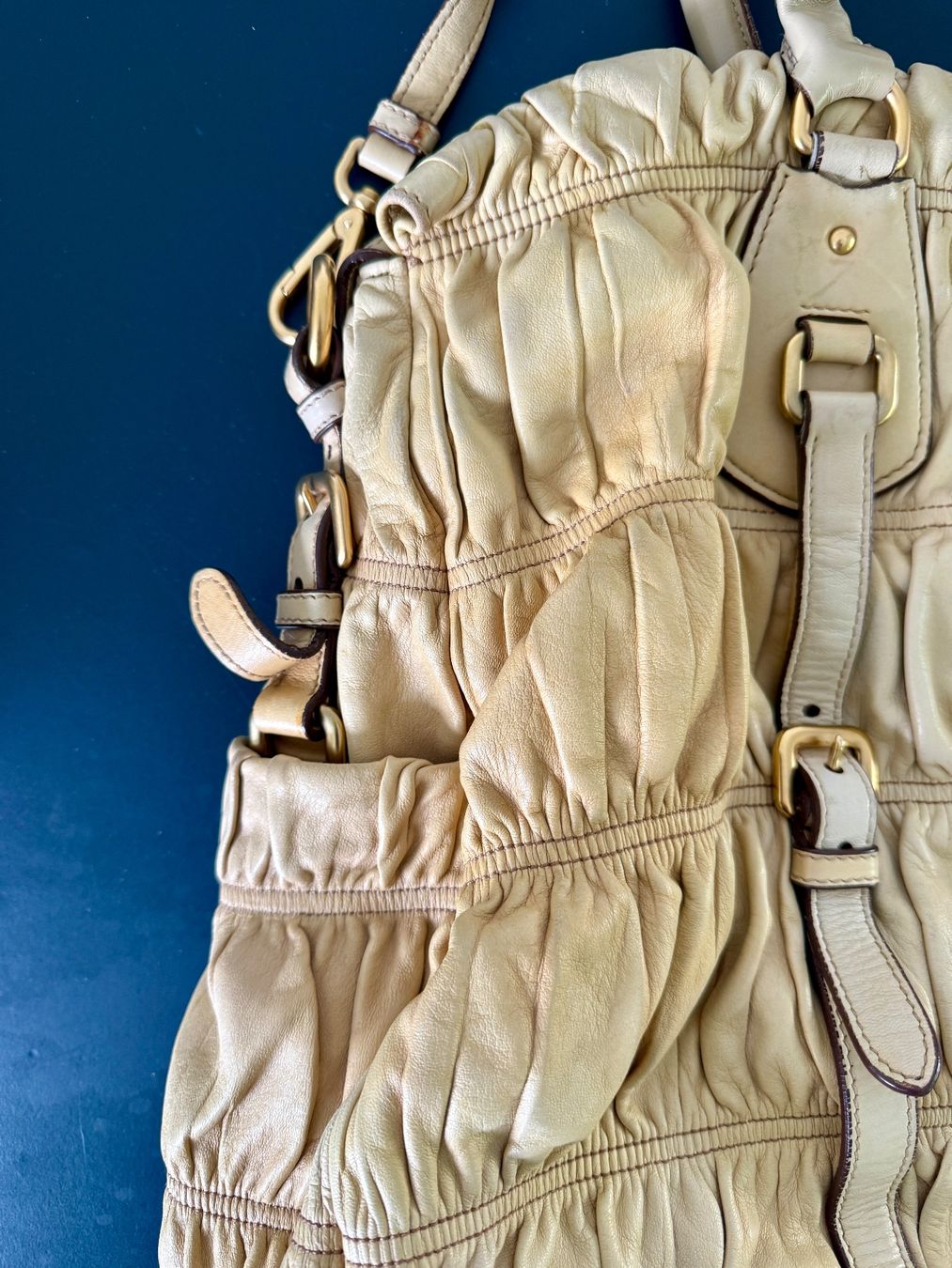 Prada Taschen für Damen: Prada Nappa Gaufré Tasche – Gebraucht aus Zürich von ele_cj6q 2