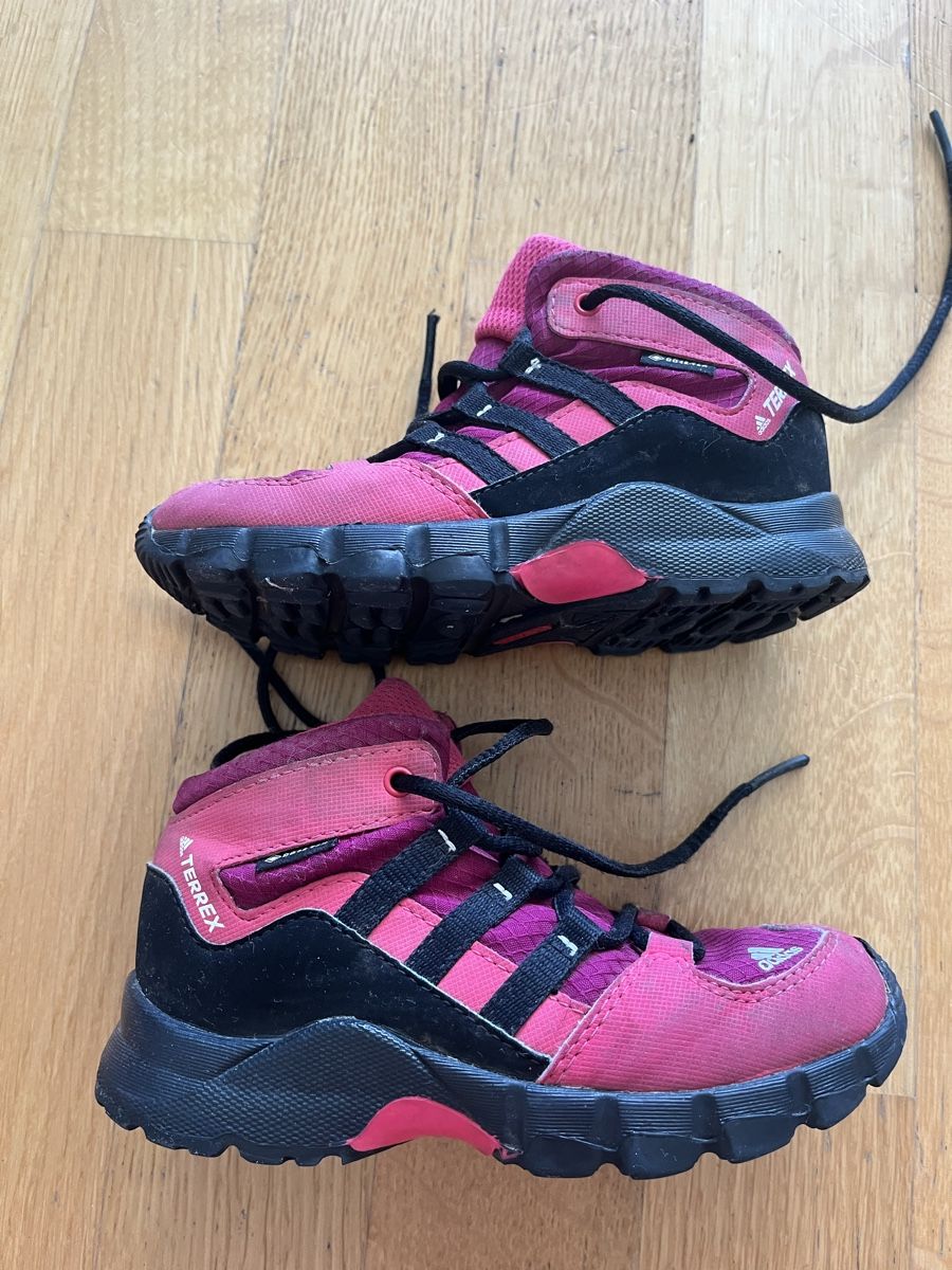 Adidas Scarpe per ragazzi: Kinder Wanderschuhe Adidas Terrex pink Grösse 26 gebraucht – Usato da Zürich venduto da Rusdi 1
