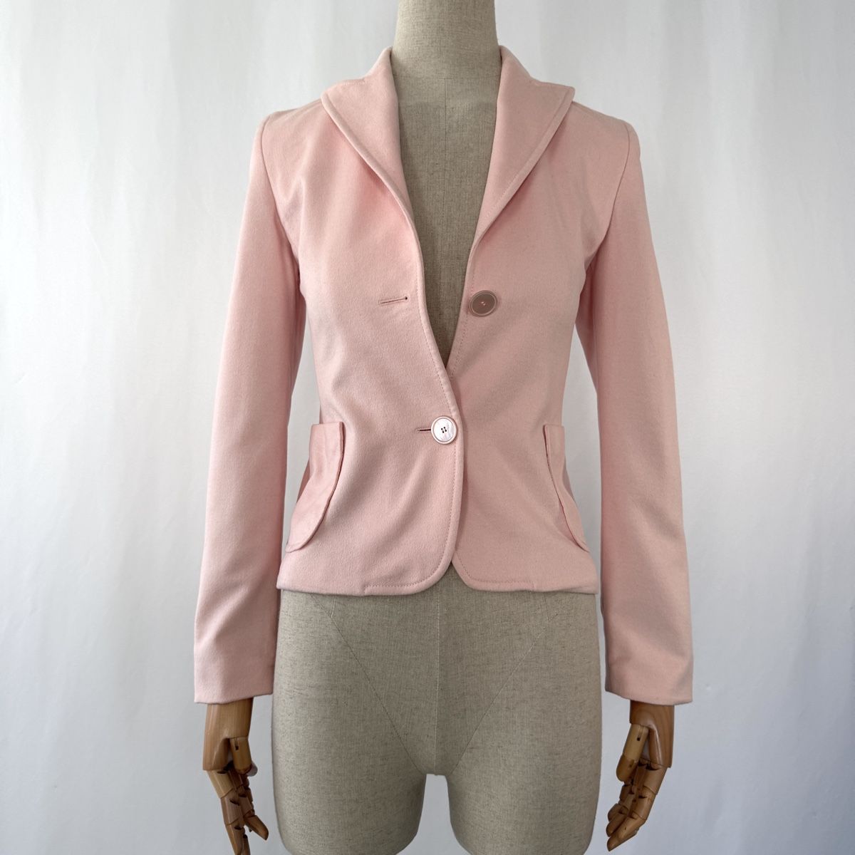 Akris Giacche: AKRIS Pink Cashmere Jacket – Usato da Emmen venduto da Colette-Juliette