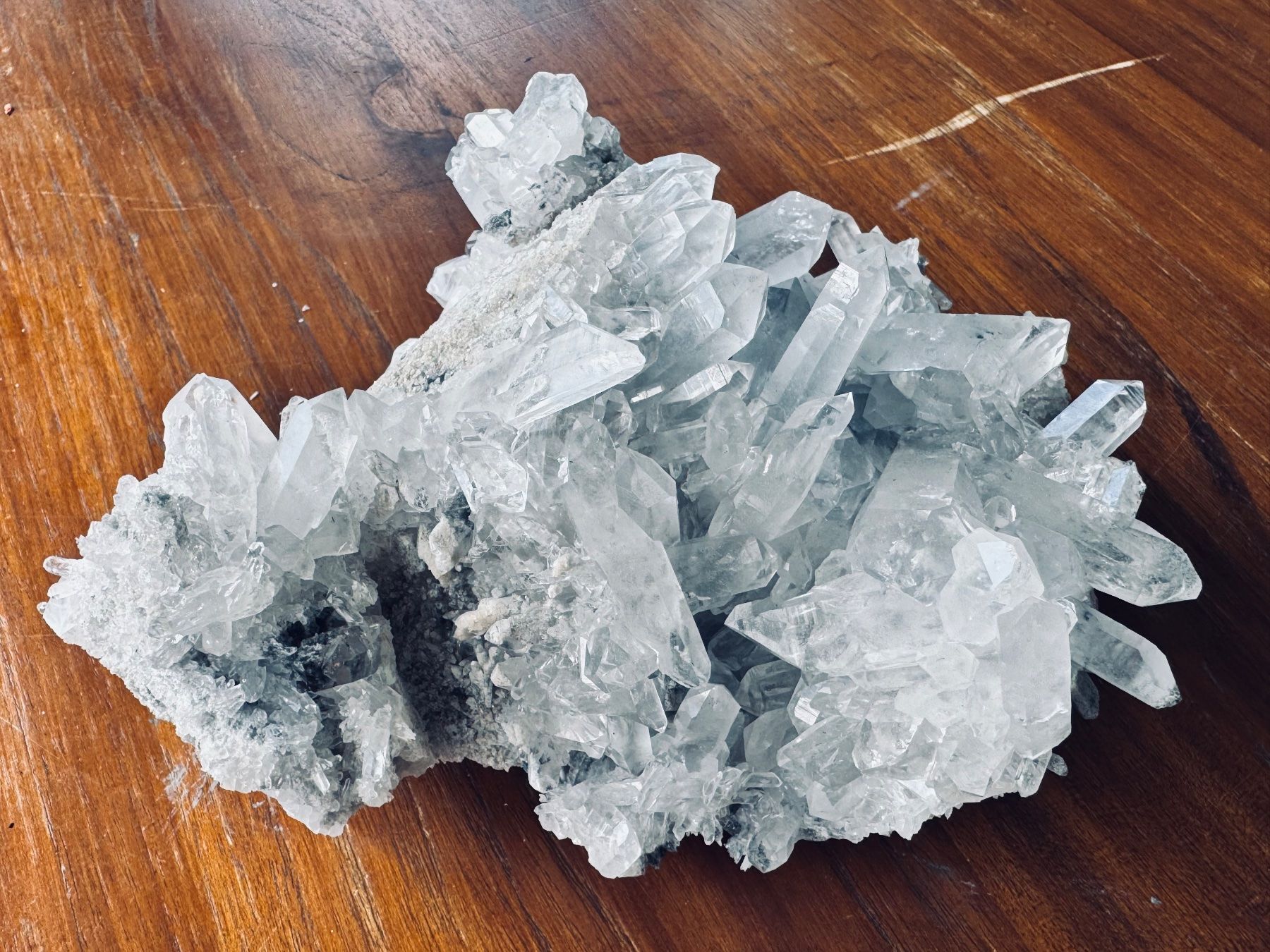Minerali & Pietre curative: Bläuliche Quarz-Stufe aus Mathon, Schweiz – Nuovo e nell'imballaggio originale da Seeberg venduto da Mono1 9