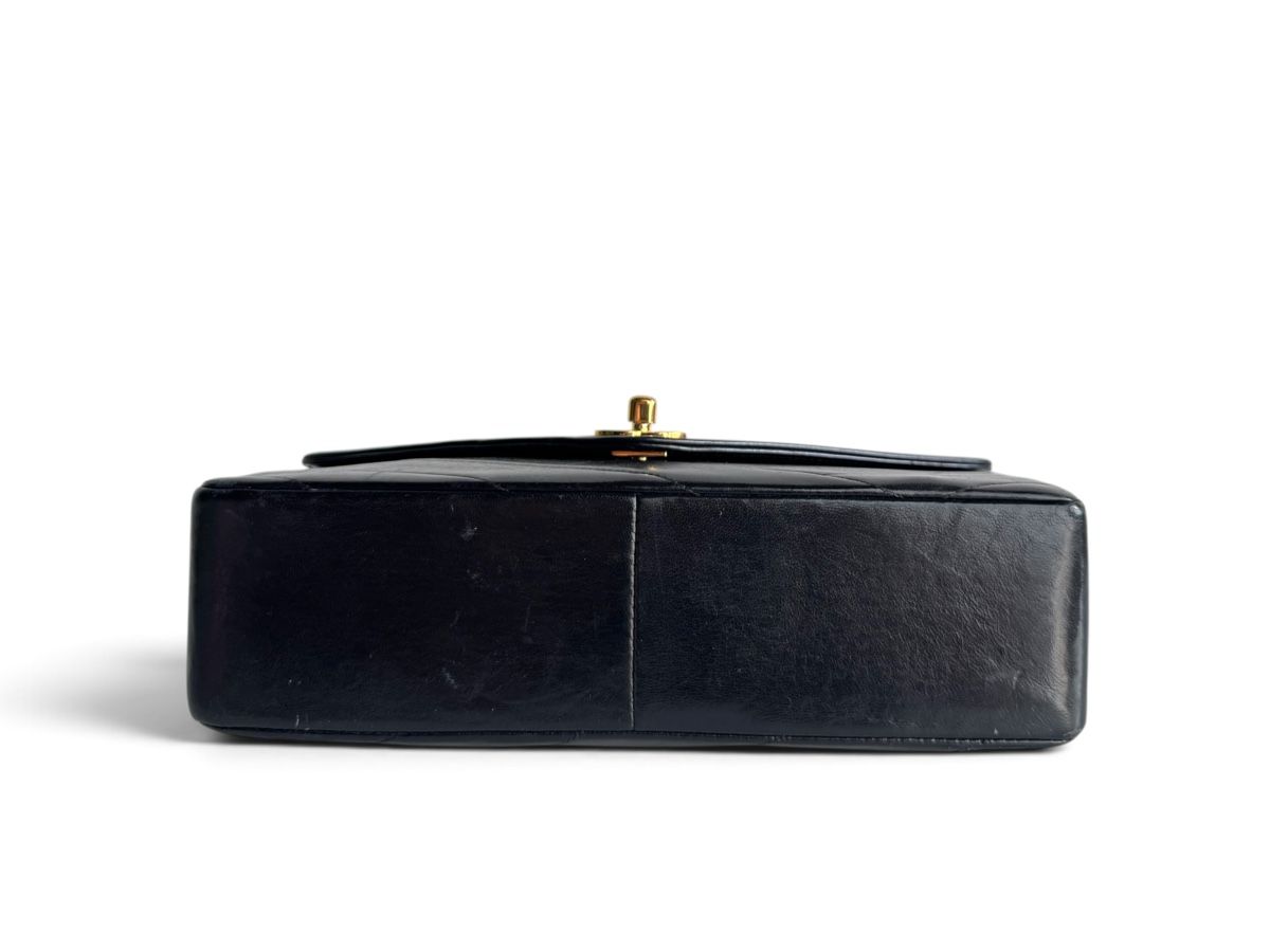 Chanel Taschen für Damen: Chanel Medium Chevron Flap Bag Tasche – Gebraucht aus Kriens von hannaandkiko 5