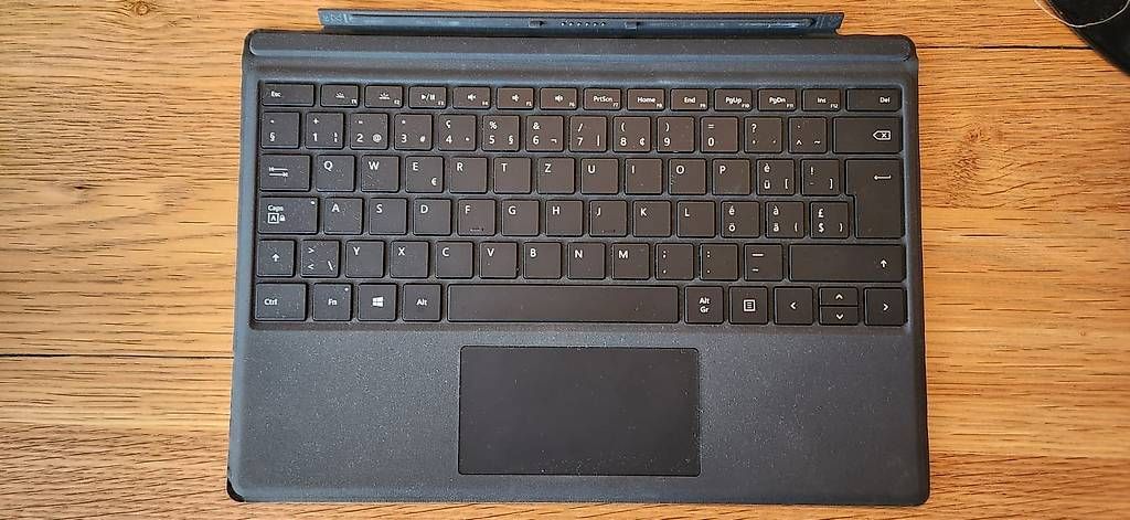 Tastiere: Microsoft Surface Pro Type Cover schwarz, CH-Layout – Usato da Lyssach venduto da twaddle28