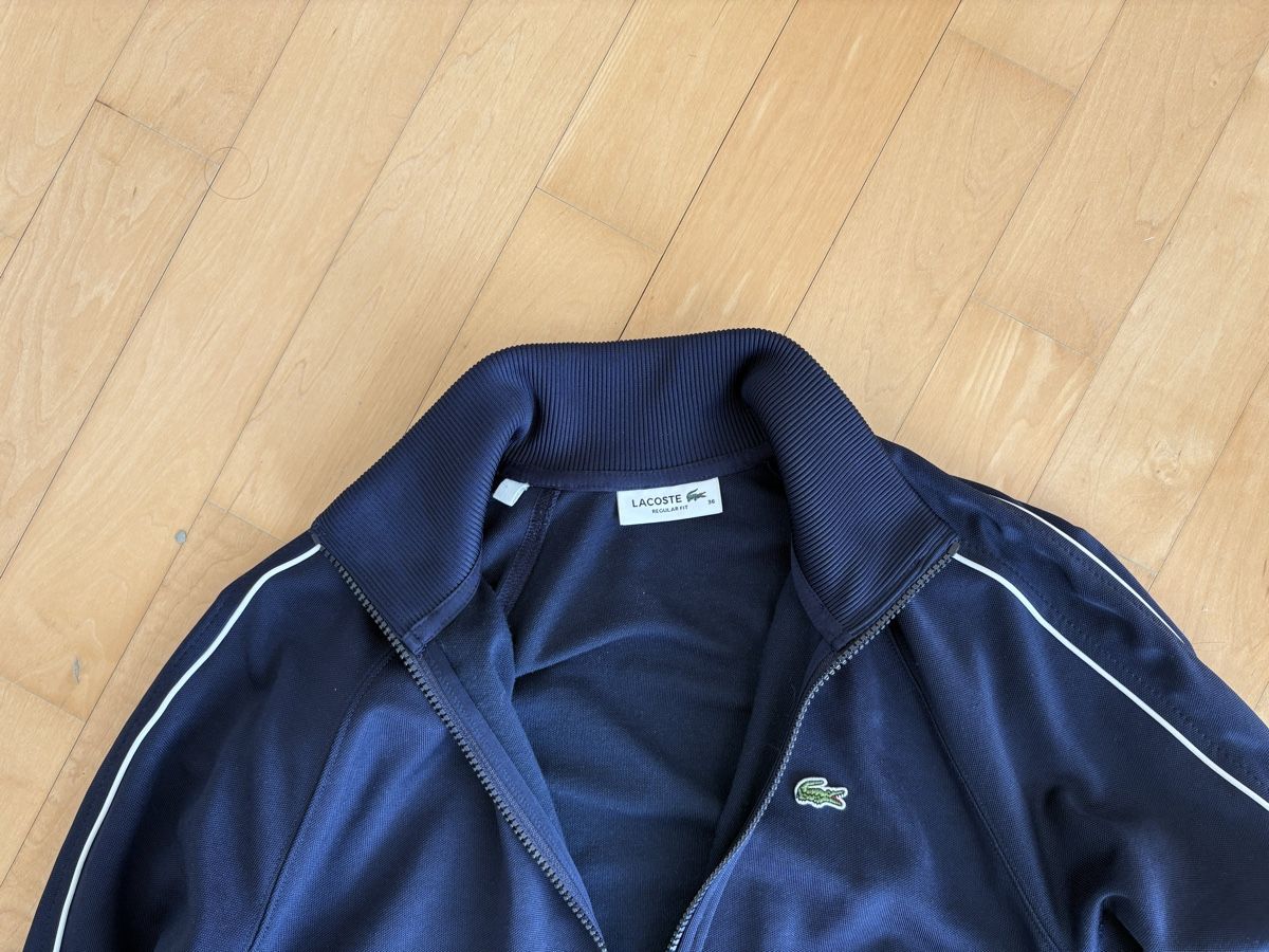 Lacoste Giacche: Lacoste Sweatjacke Navyblue/Flour, Grösse 36 – Nuovo (secondo la descrizione) da Wettswil venduto da alaskabaer 1