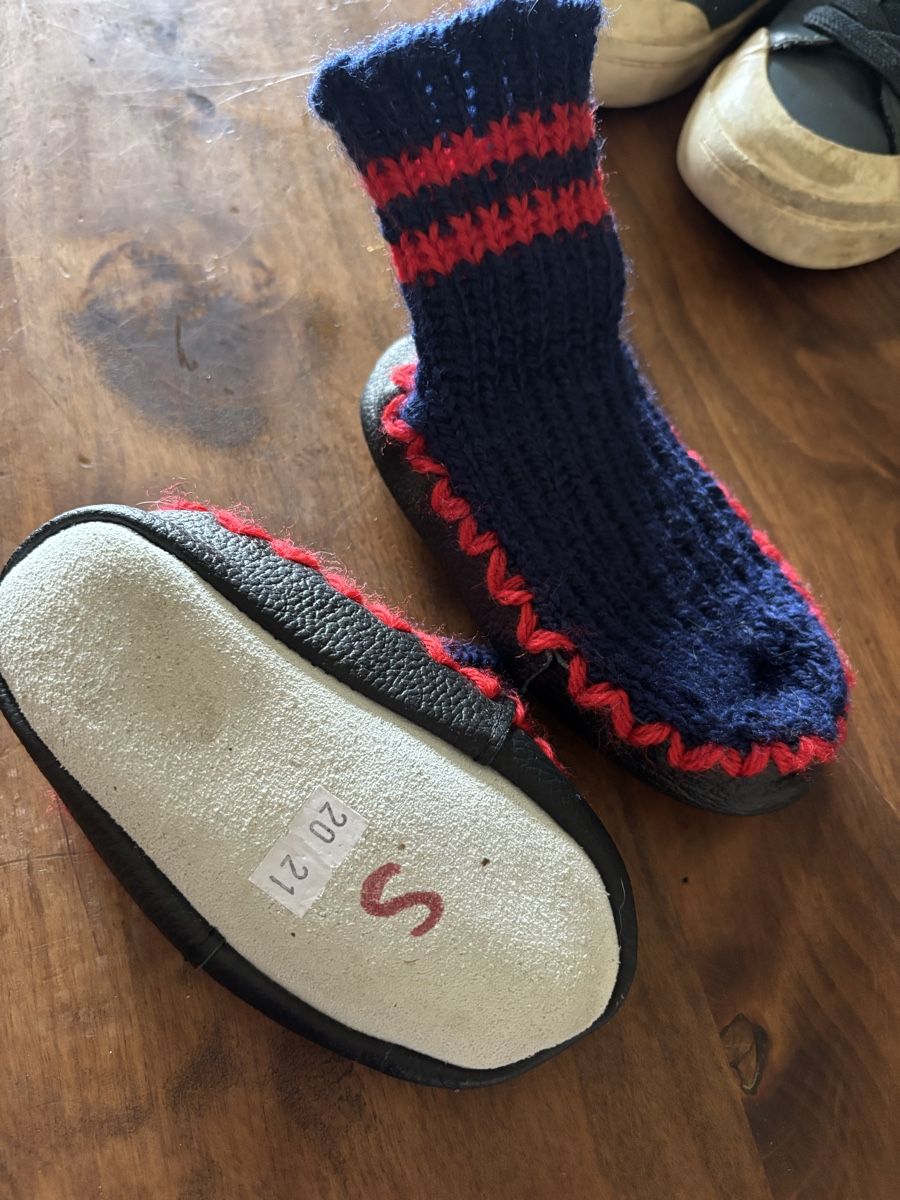 Chaussures hommes: Strickhausschuhe – D'occasion à Flawil par dor_78vr