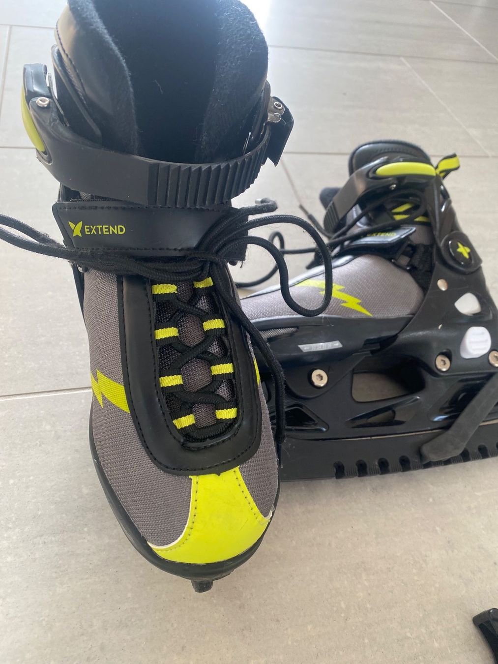 Pattini da ghiaccio: Schlittschuhe EXTEND Grösse 33-36 – Usato da Uetikon am See venduto da cristalllina 2