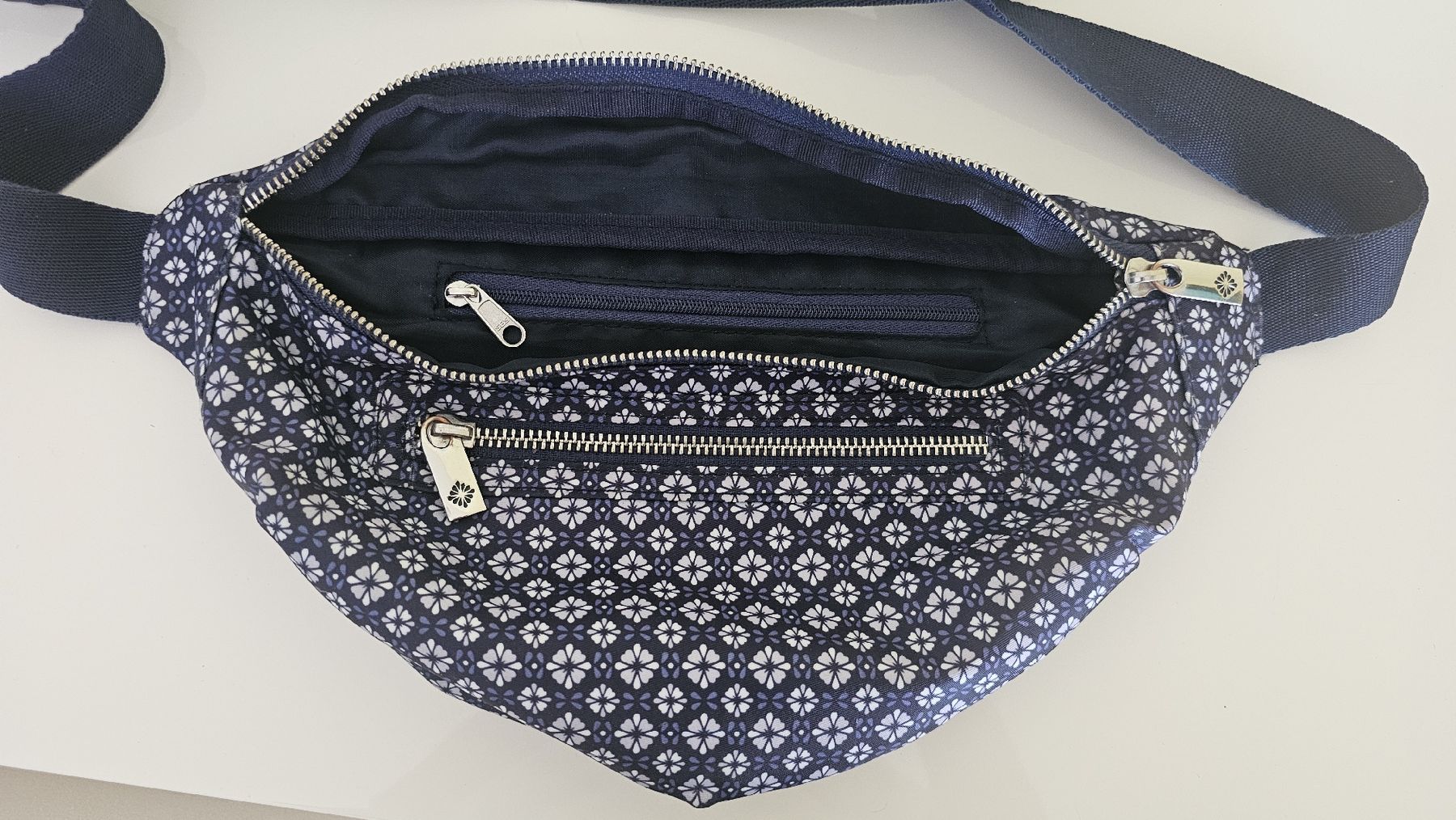 Taschen für Damen: Bauchtasche dunkelblau mit weissem Muster  – Gebraucht aus Aarau von Mery6 2
