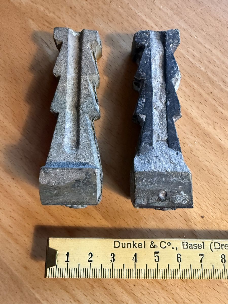 Alle Dekorationen: 2 Grenzbolzen Kanton Basel-Land  – Gebraucht aus Amden von vipernatter 1