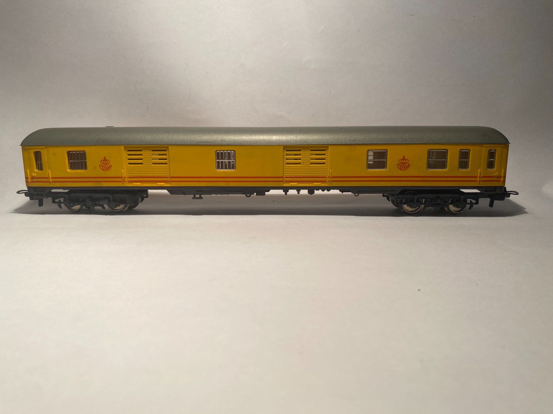 Modellini di ferrovie: IBERTREN Postwagen gelb RENFE, DC Achsen – Usato da Buchrain venduto da Modellbahn11