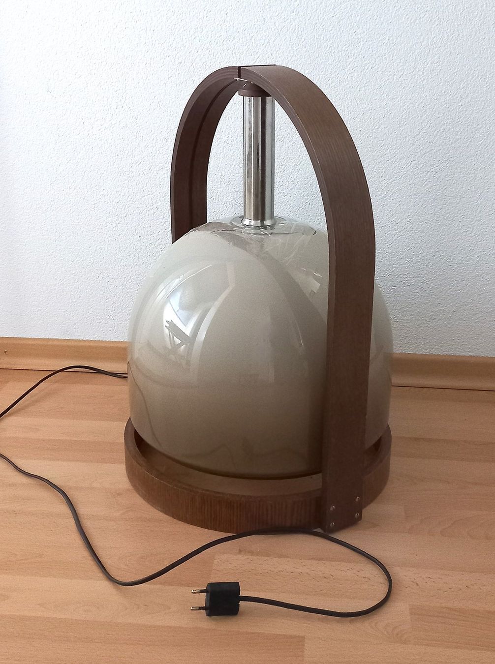 Temde Leuchten Lampen: Temde grosse Tischlampe/Stehlampe, kaputter Lampenschirm – Gebraucht aus Bévilard von Orscha
