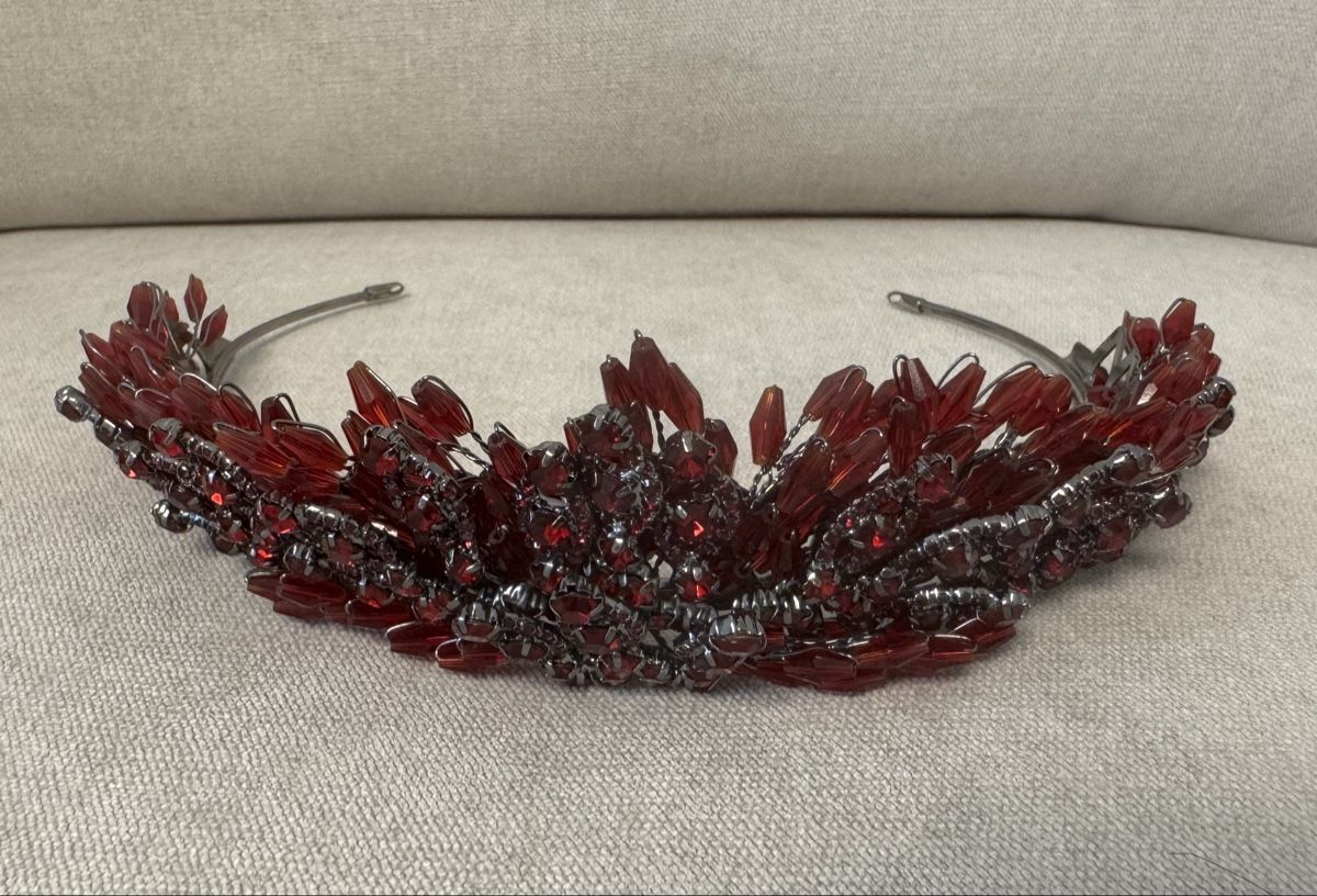 Vestiti: Bordeaux, elegantes Abendkleid mit passendem Schmuck. – Usato da Winterthur venduto da Yuni1 9