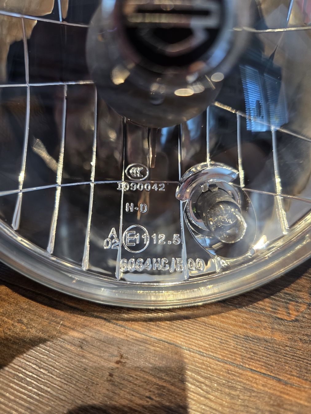Harley-Davidson Fari: Harley Davidson Scheinwerfer Glas H4 neuwertig – Nuovo (secondo la descrizione) da Solothurn venduto da nat_8yg2 1
