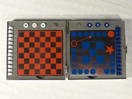 praktisches Reisespiel in Alu-Box (Schach/Backgammon)
