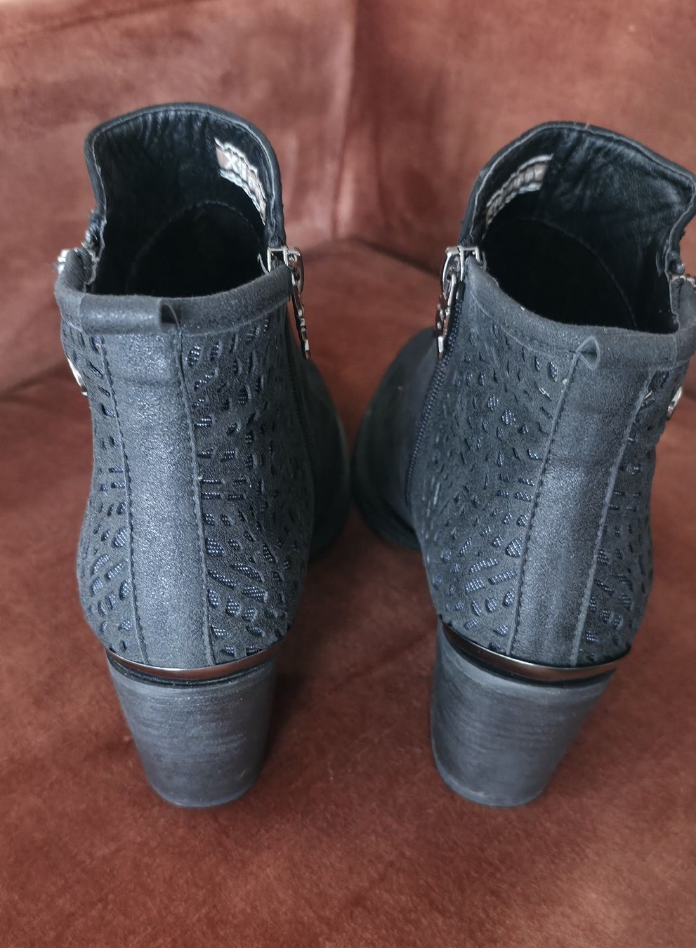 Scarpe da donna: topmodische schwarze Stiefeletten, Grösse 38/ neu! – Nuovo (secondo la descrizione) da Eschlikon TG venduto da pet_kxn2 2