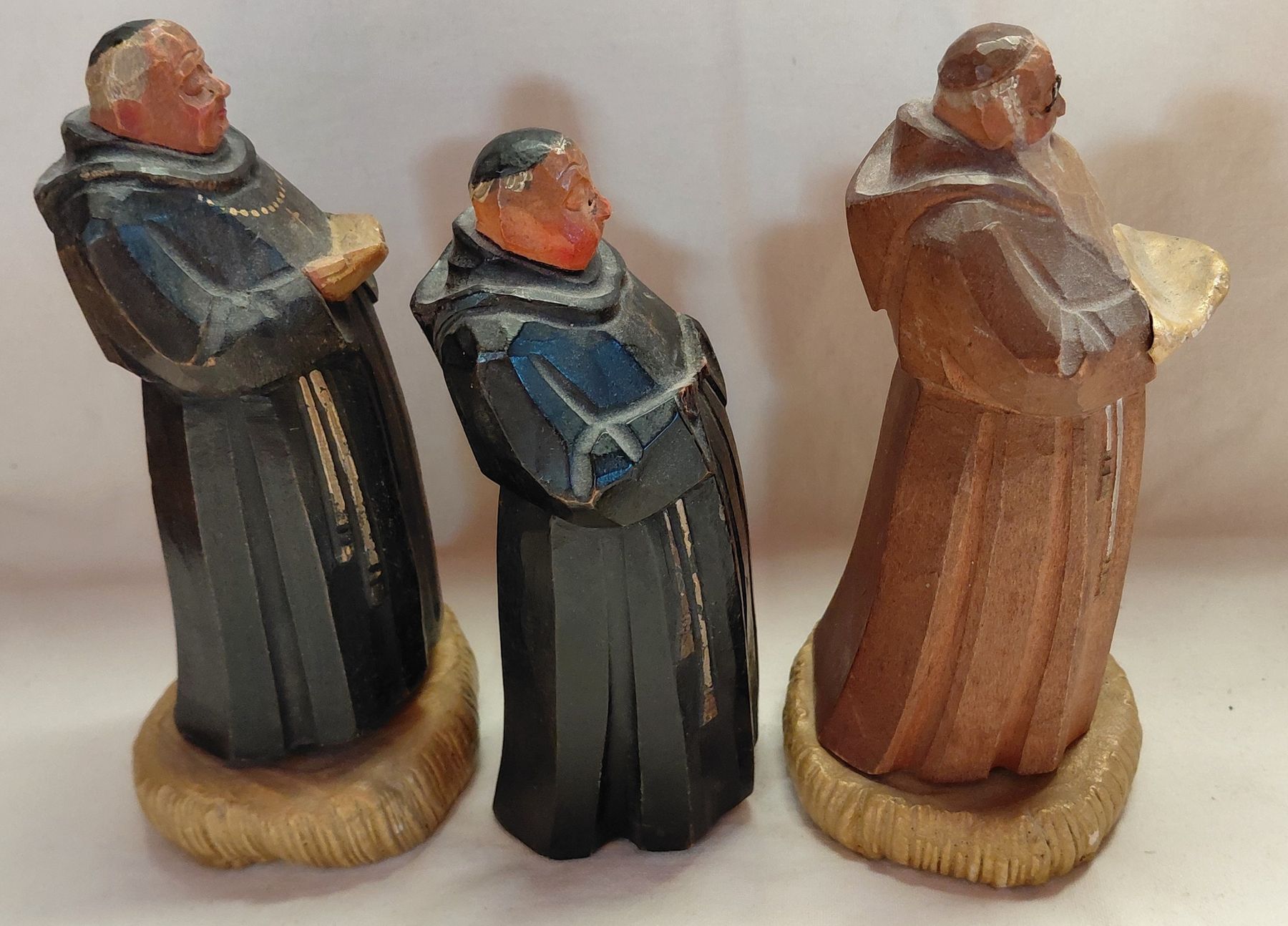 Skulpturen & Statuen: 3 geschnitzte antike Mönchsfiguren Huggler Brienz – Gebraucht aus Trogen von Limboo 5