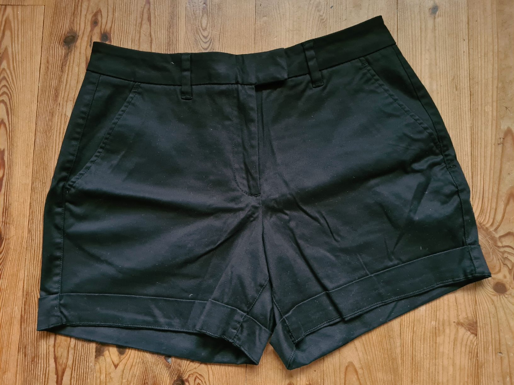 Manor Pantaloni: 2 neuwertige Shorts von Manor – Nuovo (secondo la descrizione) da Fischenthal venduto da claerlibaerli 1