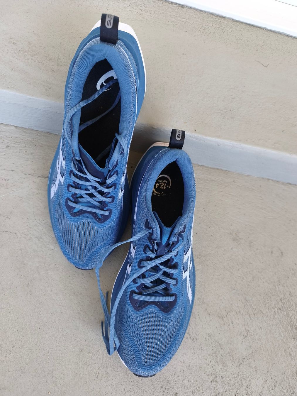 Asics Herrenschuhe: Asics Super Blast 2 (neuwertig) Groesse 45 – Neu (gemäss Beschreibung) aus Rotkreuz von gab_2w2s