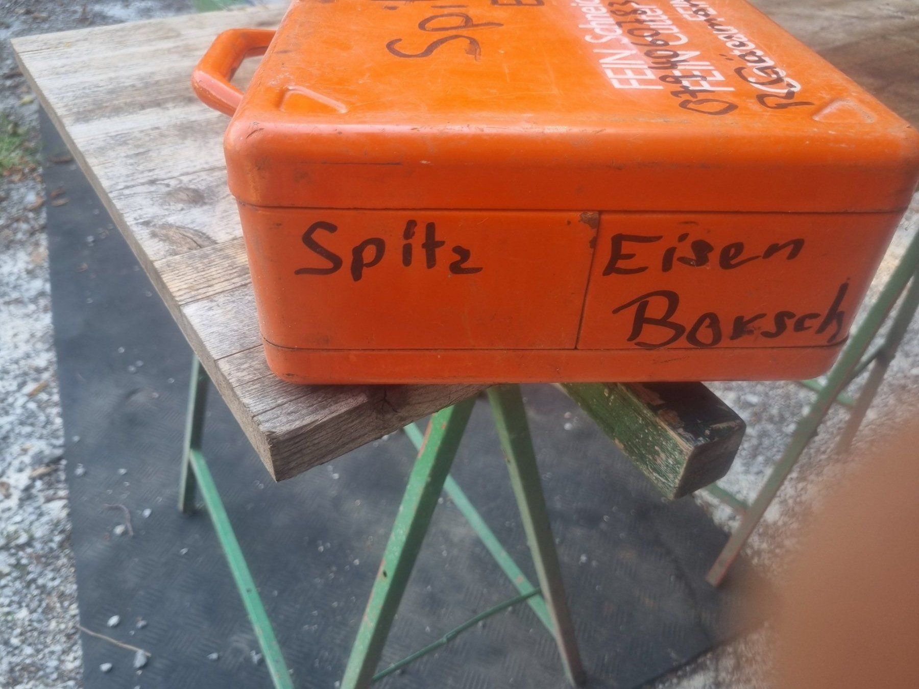 Bosch Alle Werkzeuge: Spitzhammer Bosch – Gebraucht aus Zollbrück von Rgartenzwerg