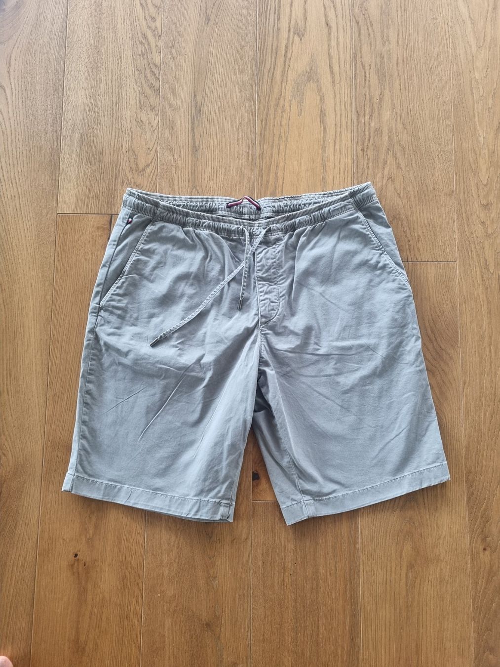 Tommy Hilfiger Hosen: Shorts Hilfiger Gr 36 – Gebraucht aus Frick von Geheim007