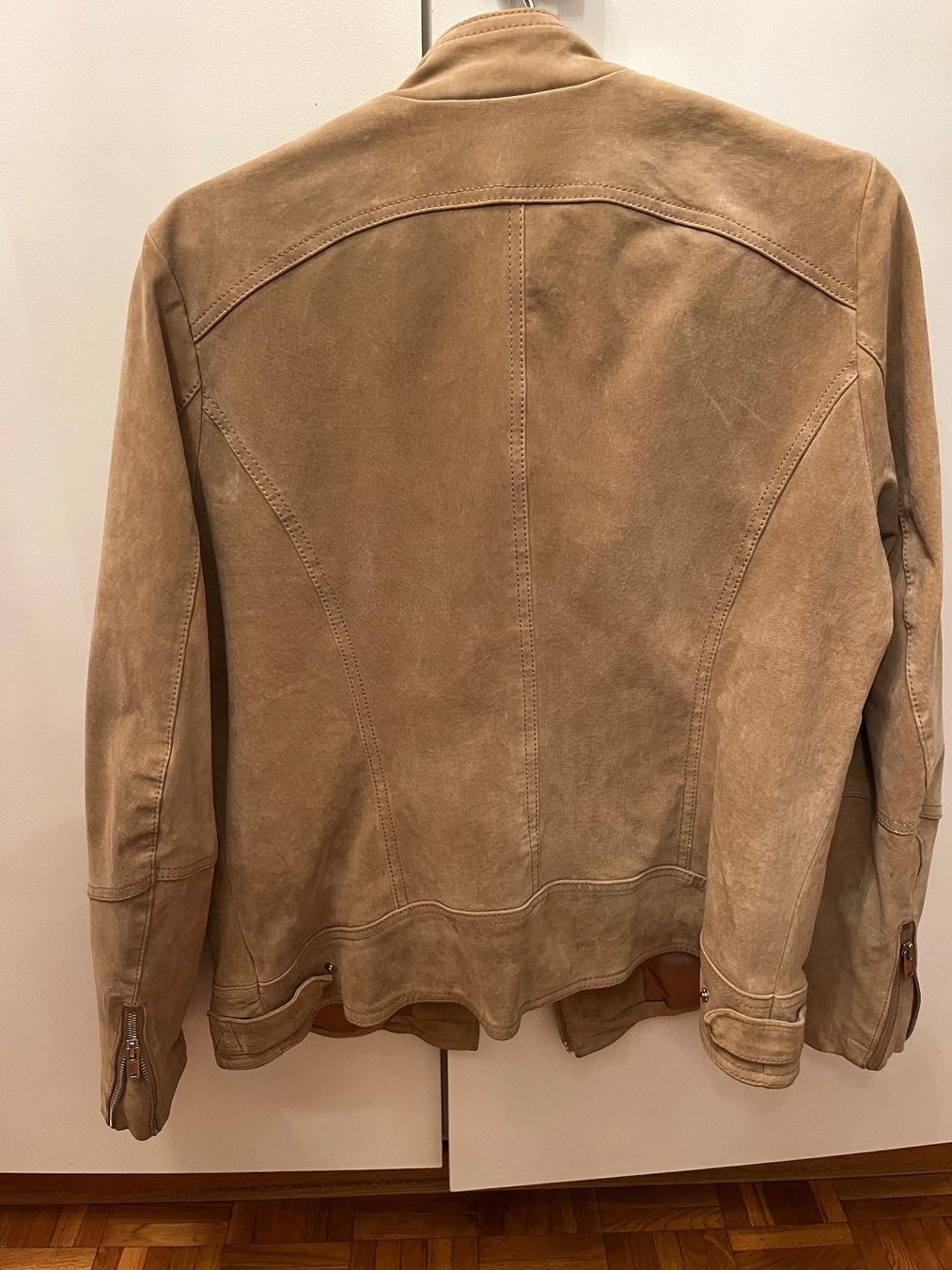 Giacche: Schöne beige Wildleder Jacke – Nuovo (secondo la descrizione) da Oetwil an der limmat venduto da Sual 4