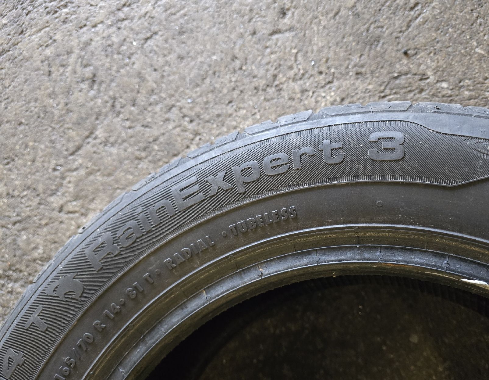 Uniroyal Pneumatici & Ruote complete: 2 Stück 165/70R14 81T – Usato da Rickenbach SZ venduto da Adi_1 7