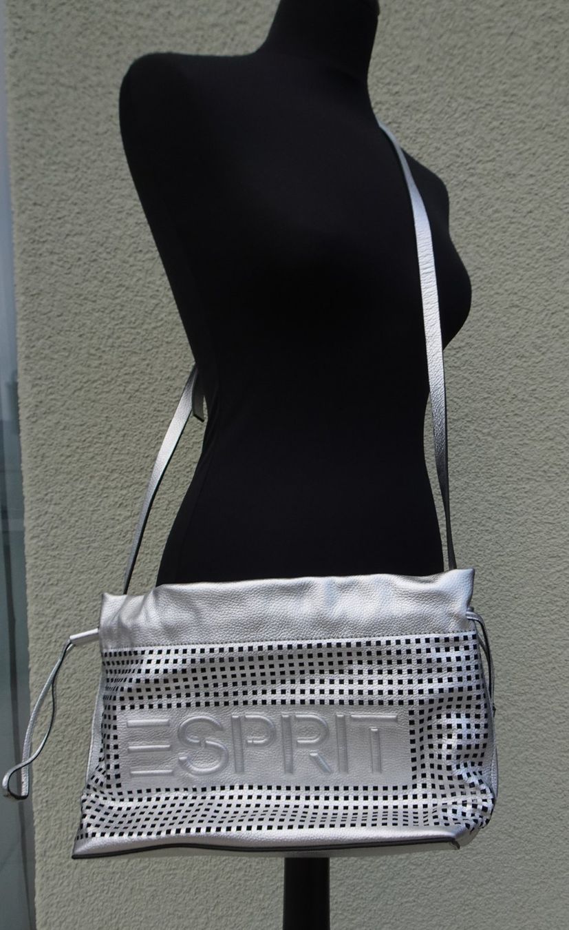 Esprit Borse da donna: Esprit Umhängetasche silber Leder Tasche – Usato da Winterthur venduto da blumeblau77