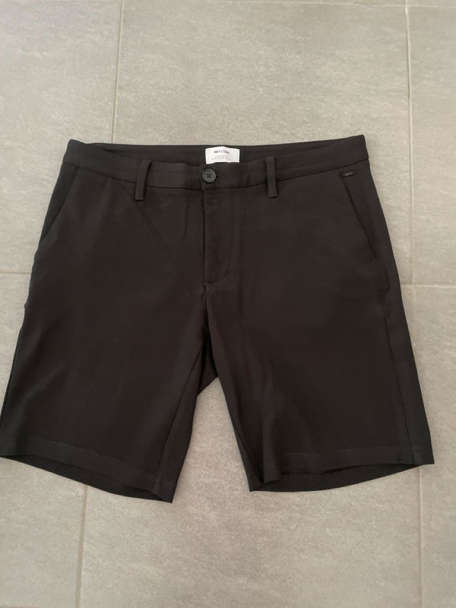 Hosen: Short noir – Gebraucht aus Collombey von amina36