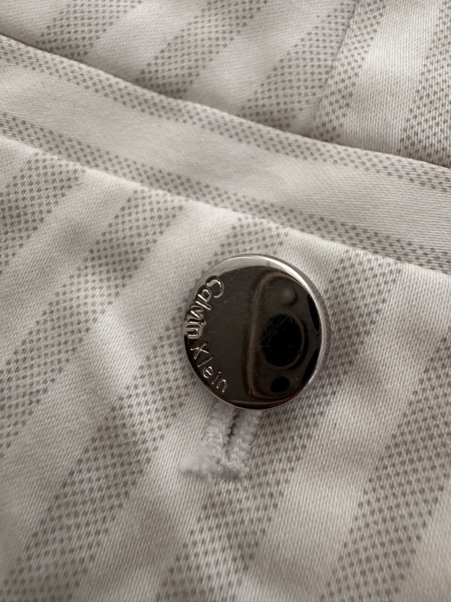Calvin Klein Pantaloni: Calvin Klein Shorts white-grey striped Size 0 – Usato da Dübendorf venduto da ClaraS. 4