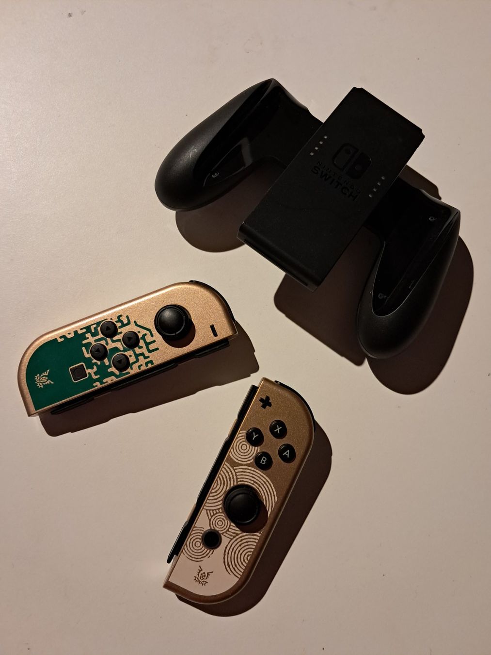 Nintendo Controller: Nintendo Switch ToTk Joy Con – Gebraucht aus Itingen von AnTiNoRmAl