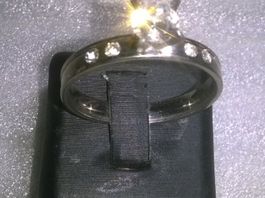 RING EDELSTHAL MIT ECHT KRISTLL,,,GLANZIG