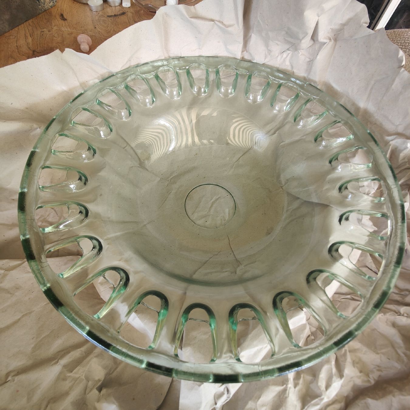 Bicchieri: Grosse Glasschale mit Lochmuster ca. 40cm – Nuovo (secondo la descrizione) da Wetzikon ZH venduto da SparrowJack111 1