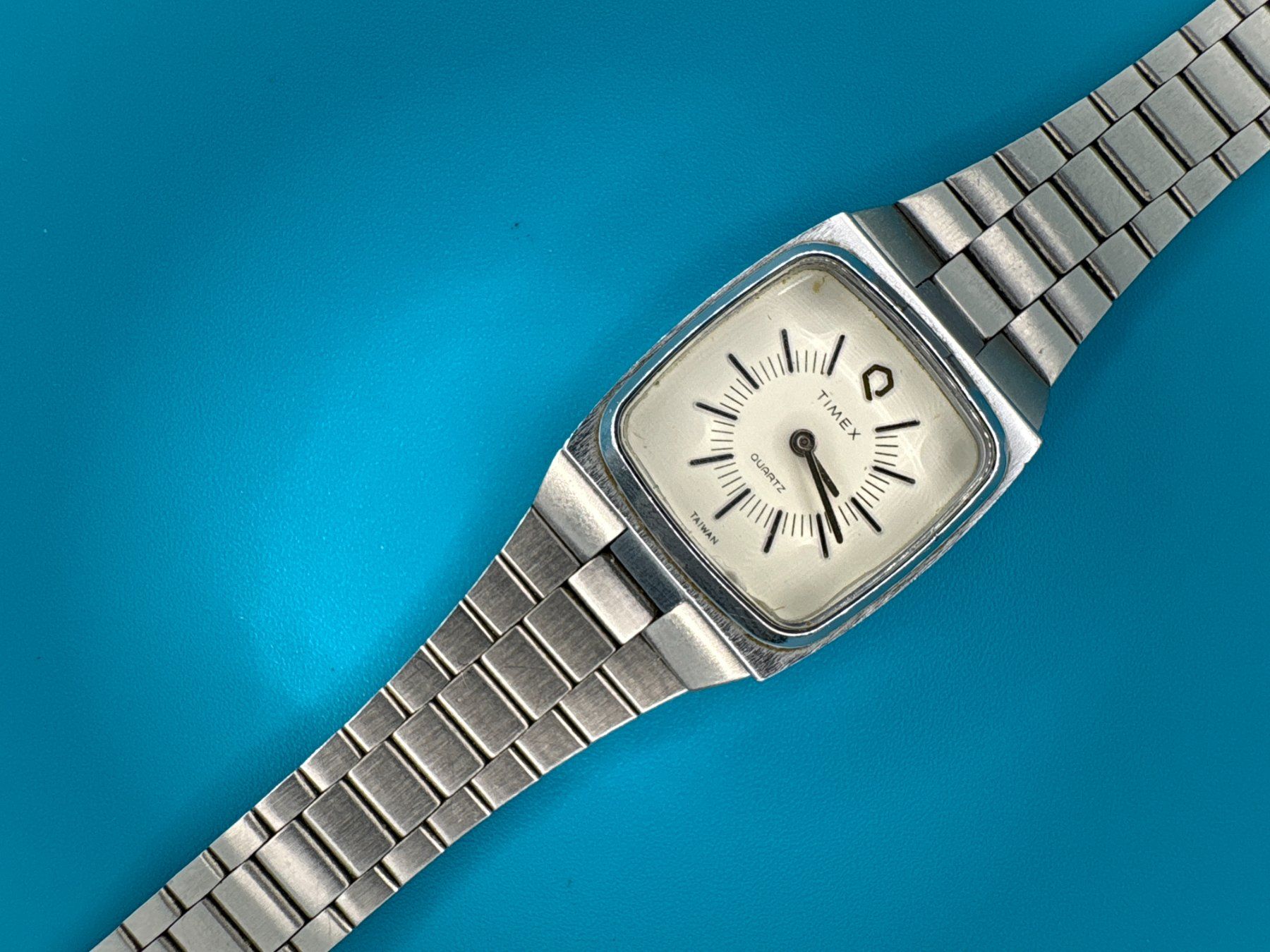 Timex Montres: Klassische, schlichte Vintage Timex Quarzuhr – D'occasion à Elgg par Jo_Naj 1