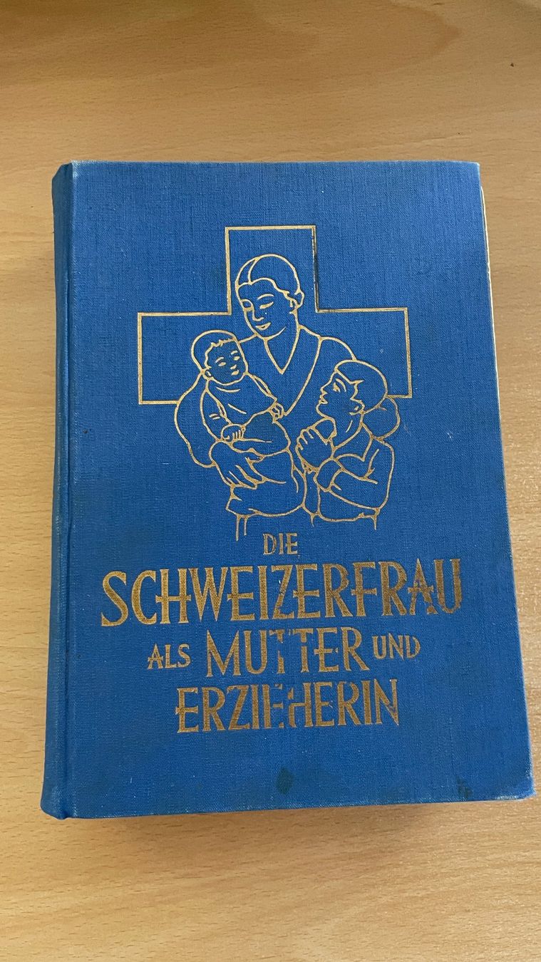 Livres: Die Schweizerfrau als Mutter und Erzieherin 1935 – D'occasion à Glattfelden par cybermaxx