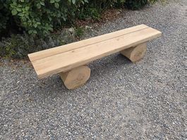 einfache Holzbank