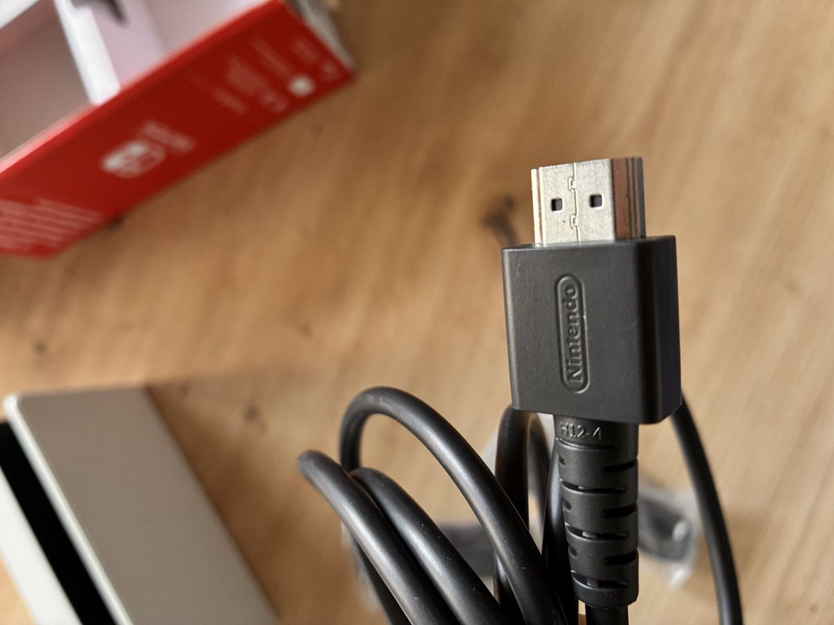 Nintendo Console: Nintendo Switch OLED Weiss Wie Neu – Usato da Möriken AG venduto da mat_qk5v 5
