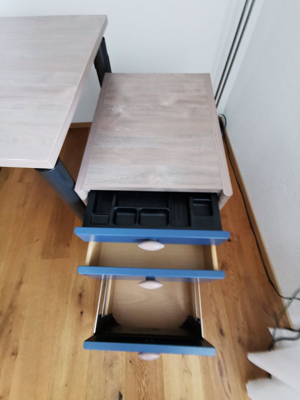 Scrivanie: DIGA Schreibtisch mit zwei Rollkorpus – Usato da Abtwil AG venduto da Kafi_60 1