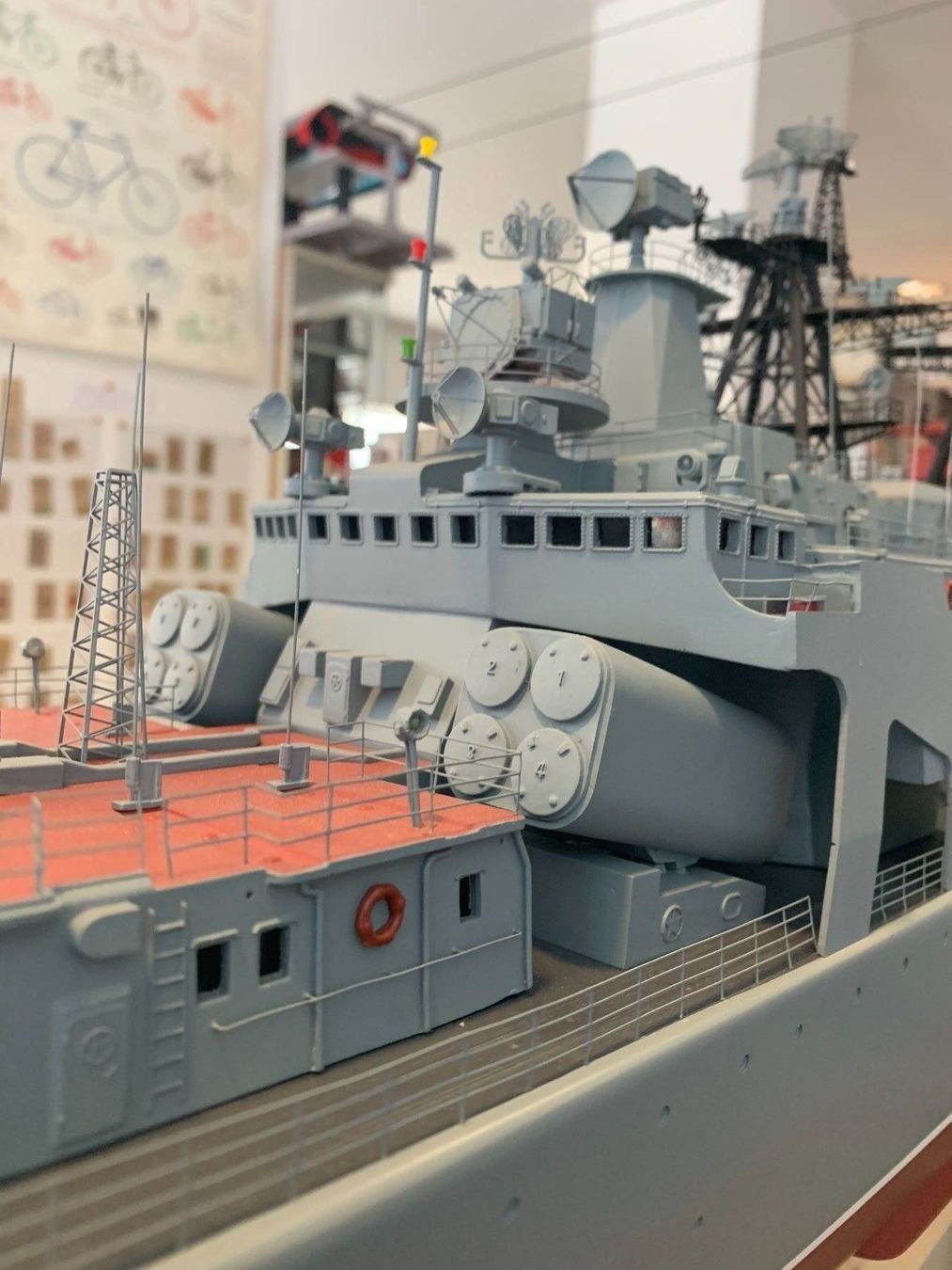Kit di modellismo & Modellini statici: Graupner ship Admiral Panteleyev 1:100 – Usato da Chiasso venduto da Carrara-Modellismo 5
