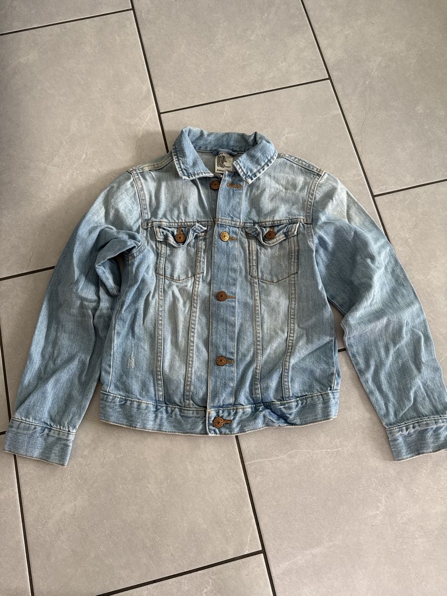 H&M Jacken & Mäntel: H&M Denim Jacket, size 140, stylish, perfect for Fall – Gebraucht aus Frauenfeld von eun_275d