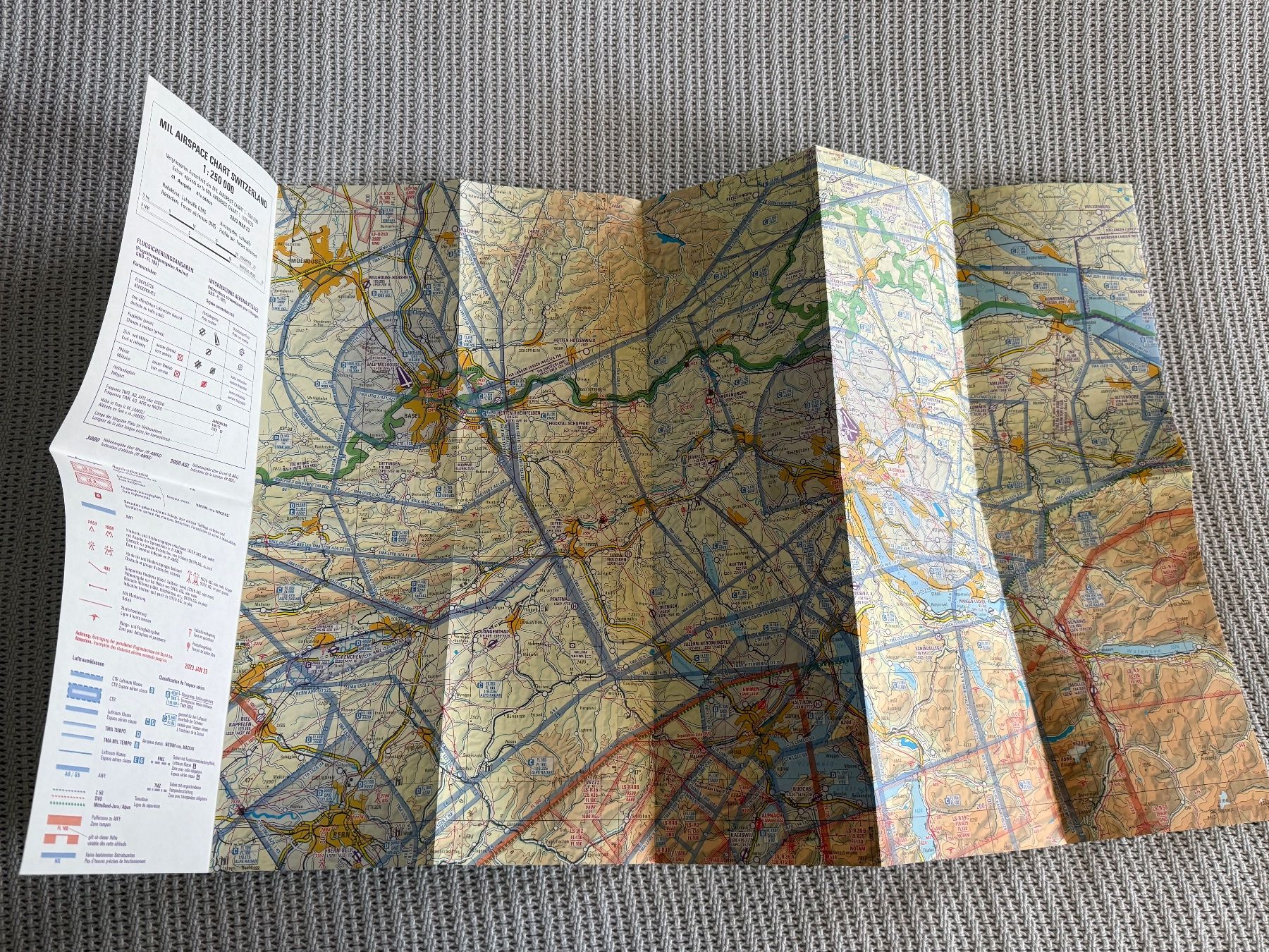 Bücher: Swiss MIL Pilots Chart - Schweizer Luftwaffe – Gebraucht aus Brütten von Hst1 3