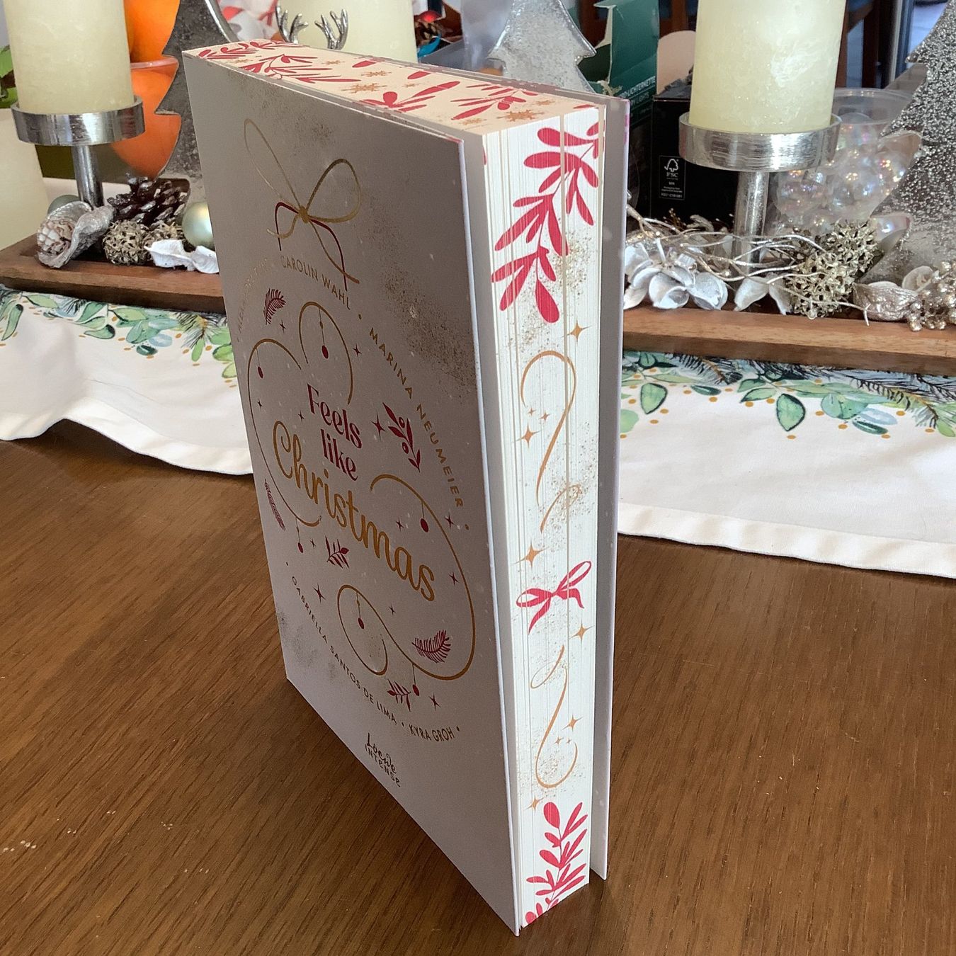Libri: Feels like Christmas - Farbschnitt – Nuovo (secondo la descrizione) da Buochs venduto da ChaosSeth 1