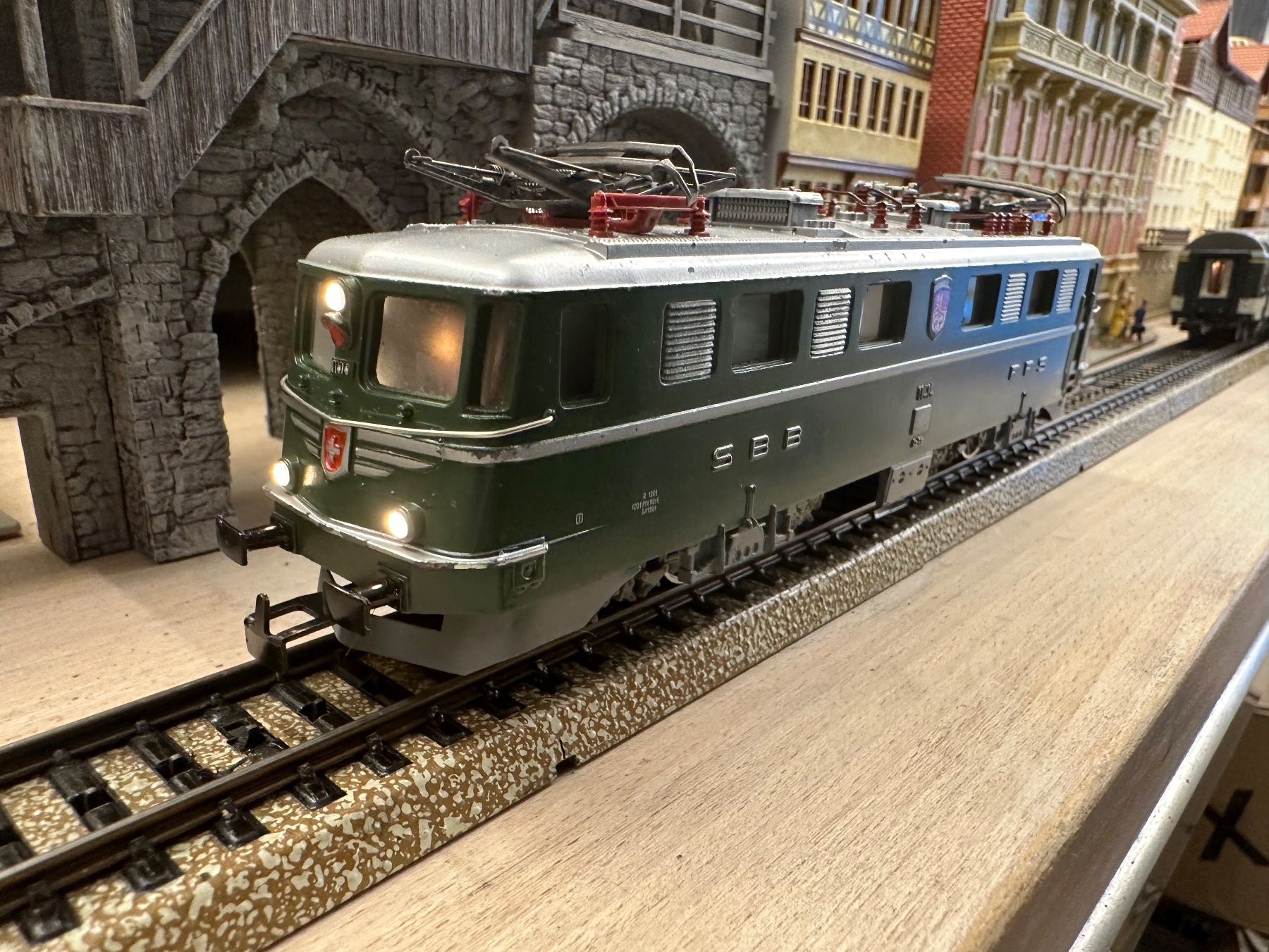 Märklin Modellini di ferrovie: Märklin 3050 SBB Ae 6/6 Obwalden – Usato da Lupsingen venduto da New-Haven