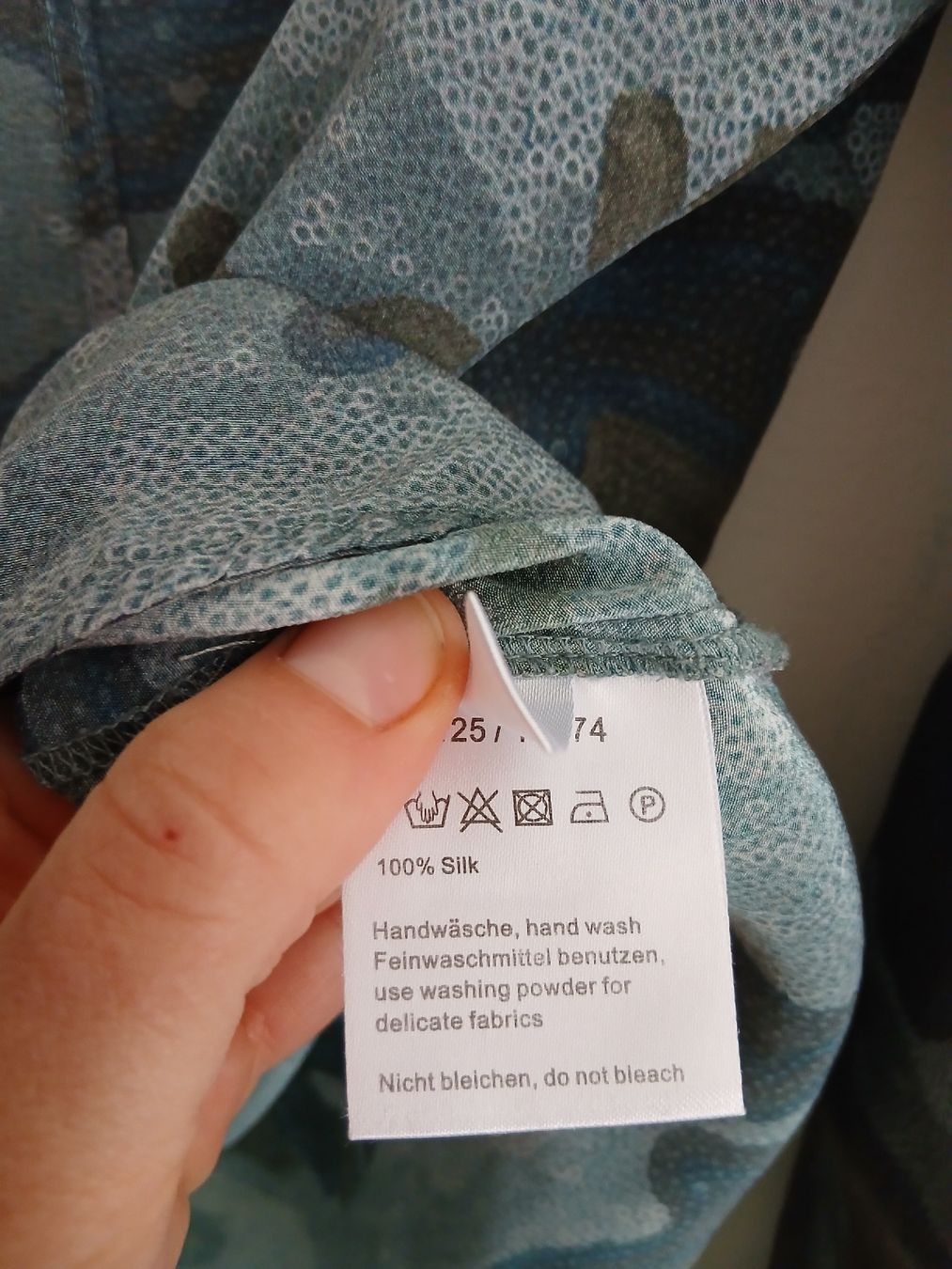 Camicette: IVI silk blouse army pattern size S – Nuovo (secondo la descrizione) da Wil SG venduto da tre_g2l7 5