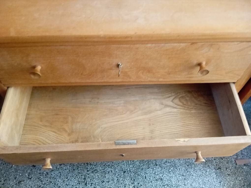 Cassettiere: Kleine Kommode aus Holz – Usato da Basel venduto da Petergunn 1