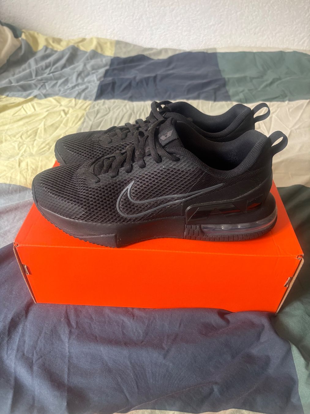 Nike Chaussures hommes: Nike Performance AIR MAX ALPHA 6 Grösse/Size 43 – D'occasion à Zürich par TristanAltwegg