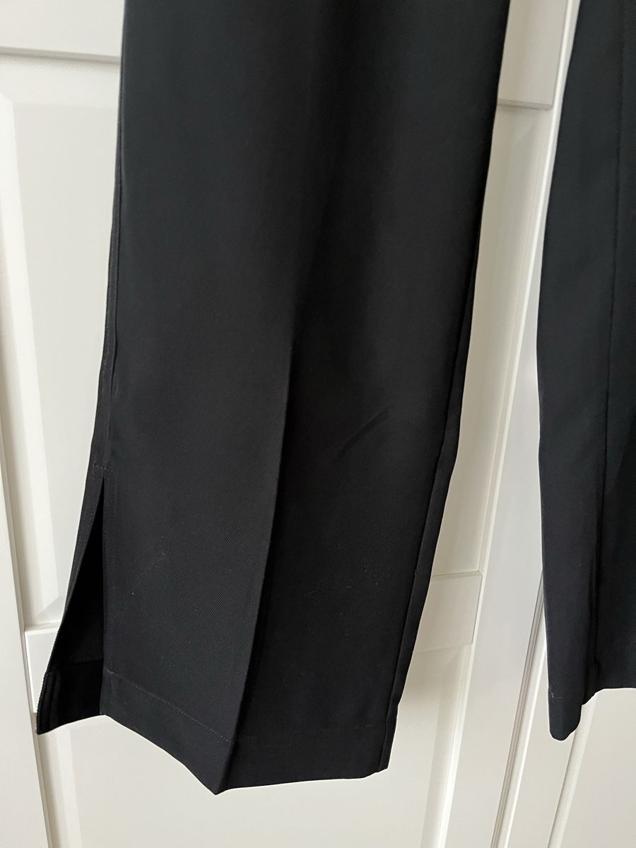 H&M Pantalons: Schwarze Stoffhose – Neuf (Voir description) à Allschwil par eyl_bb8q 1